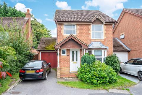 3 bedroom detached house for sale, Cater Gardens, Guildford, GU3