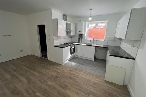 2 bedroom apartment to rent, East Road, Longsight, Manchester