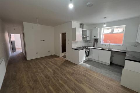 2 bedroom apartment to rent, East Road, Longsight, Manchester