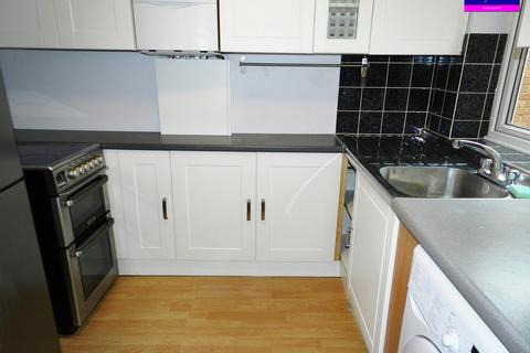 2 bedroom flat to rent, Glebe Avenue, Enfield EN2