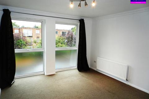 2 bedroom flat to rent, Glebe Avenue, Enfield EN2