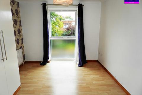 2 bedroom flat to rent, Glebe Avenue, Enfield EN2