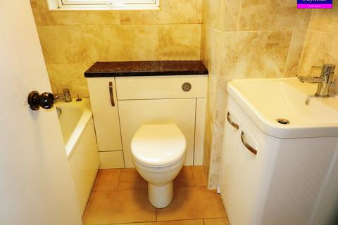 2 bedroom flat to rent, Glebe Avenue, Enfield EN2