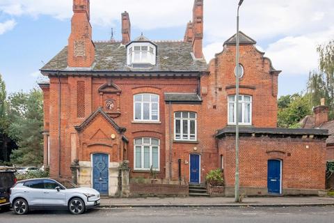 61c Crystal Palace Park Road, London, SE26 6UT