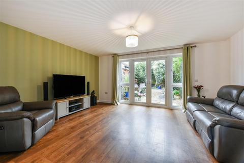 3 bedroom semi-detached house for sale, Vespasian Close, Westhampnett