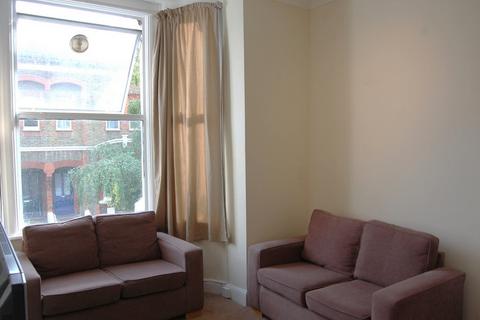 2 bedroom flat to rent, Glengall Road, London NW6