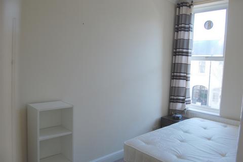 2 bedroom flat to rent, Glengall Road, London NW6