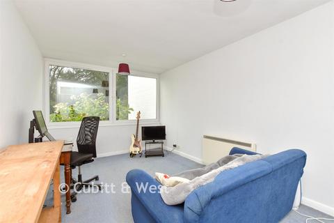 1 bedroom ground floor flat for sale, Riverside, Dorking, Surrey