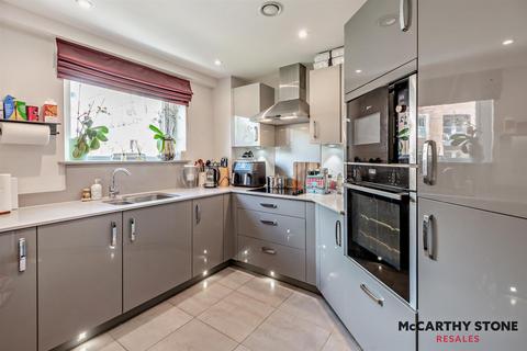 2 bedroom apartment for sale, Station Parade, Virginia Water, GU25 4BB