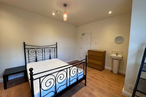 10 bedroom semi-detached house to rent, Lausanne Road , Manchester M20