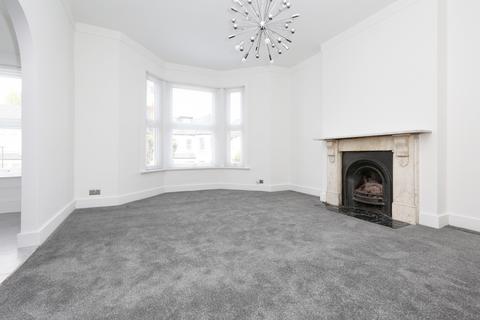 1 bedroom flat for sale, Stapleton Hall Road, Stroud Green, London N4