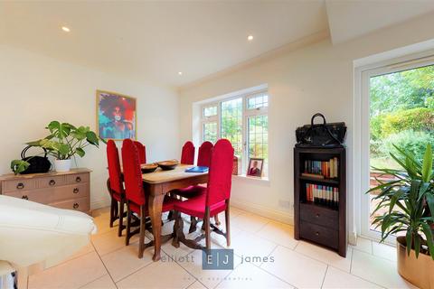 3 Forest Terrace, Chigwell, IG7 5BW