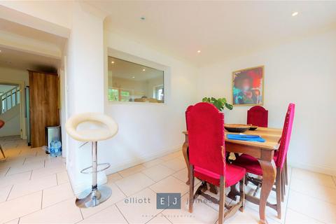 3 Forest Terrace, Chigwell, IG7 5BW