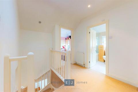 3 Forest Terrace, Chigwell, IG7 5BW