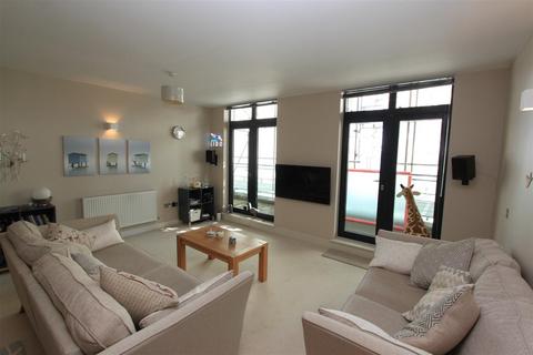 2 bedroom apartment to rent, Azure, Plymouth PL1