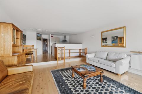 2 bedroom apartment to rent, Discovery Wharf, Plymouth PL4