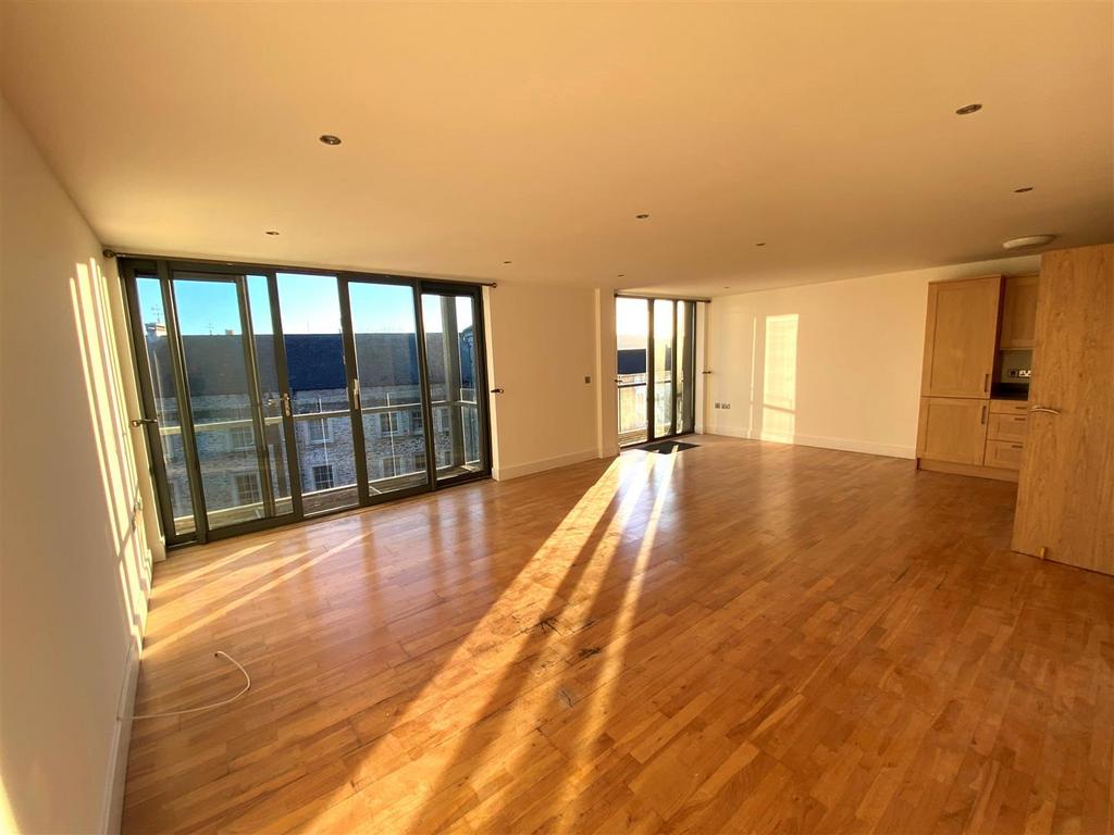 Lounge1.jpg