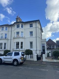 2 bedroom flat to rent, 14 Hardwick Road, Eastbourne