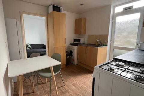 2 bedroom ground floor flat to rent, Baring Street, Plymouth PL4