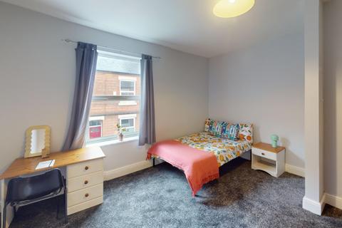 4 bedroom terraced house to rent, 11 Grimsby Terrace