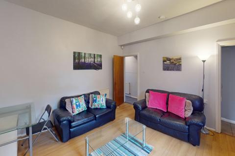 4 bedroom terraced house to rent, 11 Grimsby Terrace