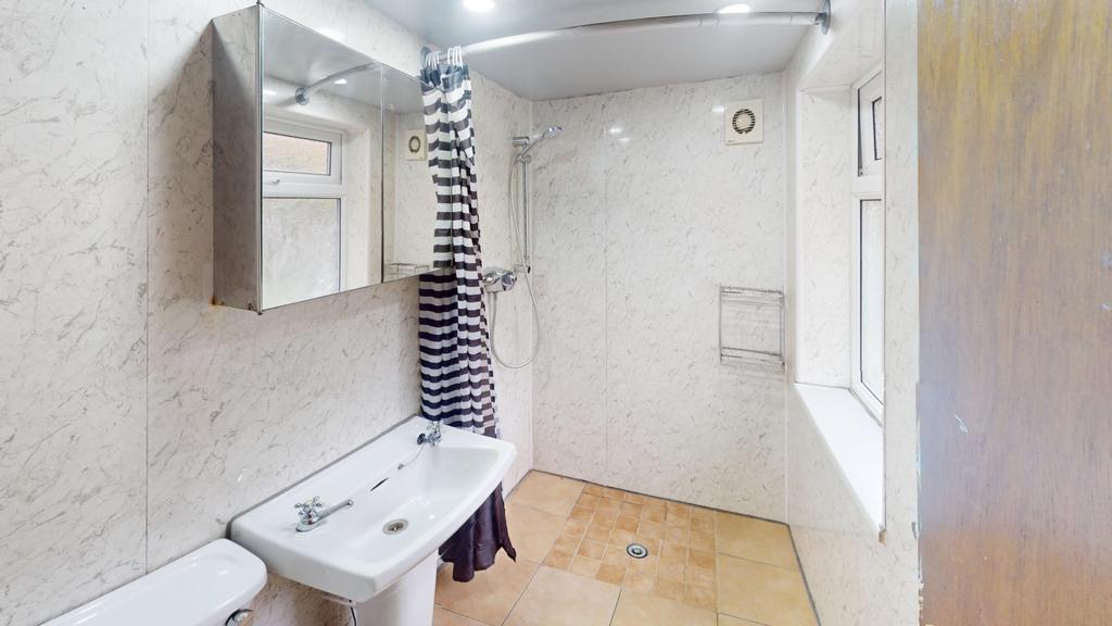 11-Grimsby-Terrace-Bathroom
