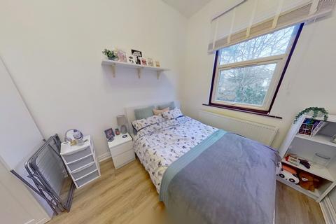 Flat 3, 44 Addison Street