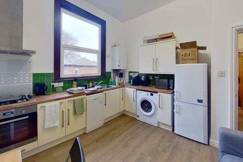2 bedroom flat to rent, Flat 3, 44 Addison Street