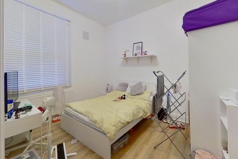 2 bedroom flat to rent, Flat 3, 44 Addison Street