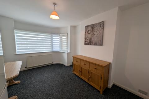 2 bedroom flat to rent, Byards Croft, London SW16