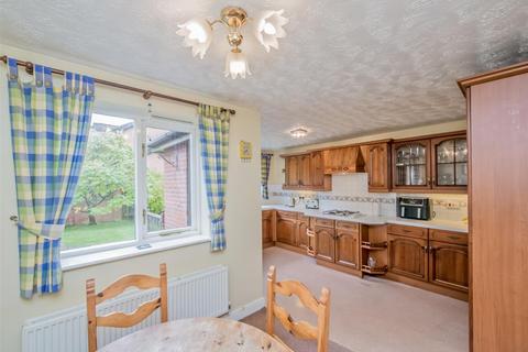 4 bedroom detached house for sale, Kings Approach, Leeds