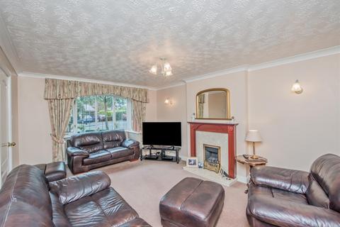 4 bedroom detached house for sale, Kings Approach, Leeds