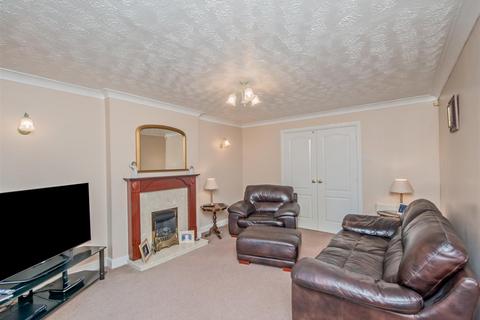 4 bedroom detached house for sale, Kings Approach, Leeds