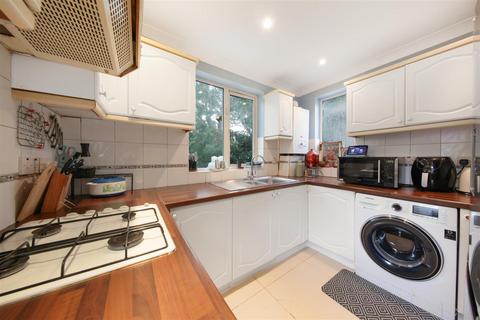 46a Priory Close, Wembley, HA0 2SE