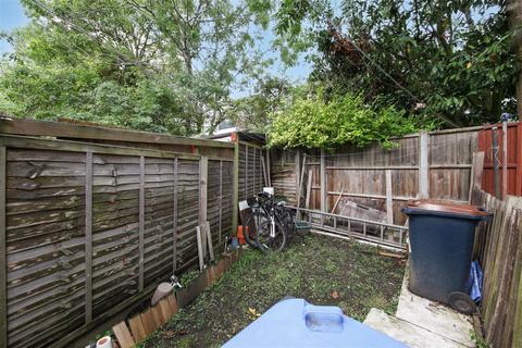 46a Priory Close, Wembley, HA0 2SE