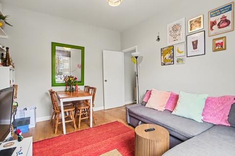 2 bedroom flat for sale, Caledonian Road, Islington, N1