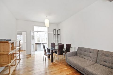 2 bedroom apartment to rent, Batoum Gardens, London W6