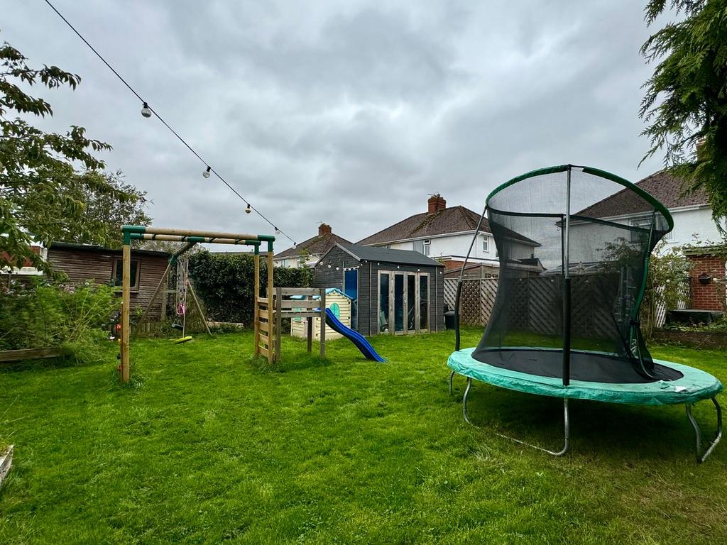 Dinedor Avenue, Hereford, HR2 3 bed semidetached house for sale £285,000