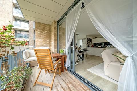 2 bedroom flat for sale, Staines-upon-Thames,  Surrey,  TW18