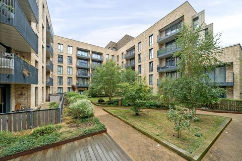 2 bedroom flat for sale, Staines-upon-Thames,  Surrey,  TW18