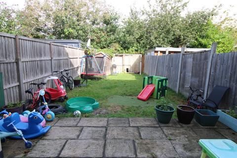 82 Mead Way, Bromley, BR2 9EU