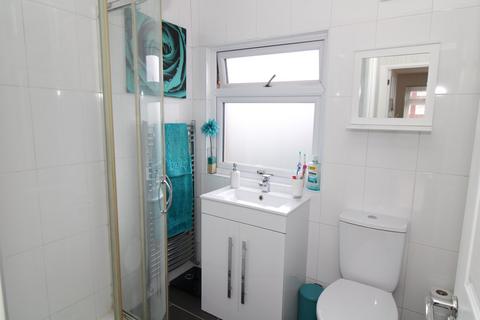 82 Mead Way, Bromley, BR2 9EU