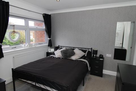 82 Mead Way, Bromley, BR2 9EU