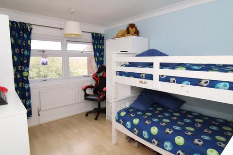 82 Mead Way, Bromley, BR2 9EU