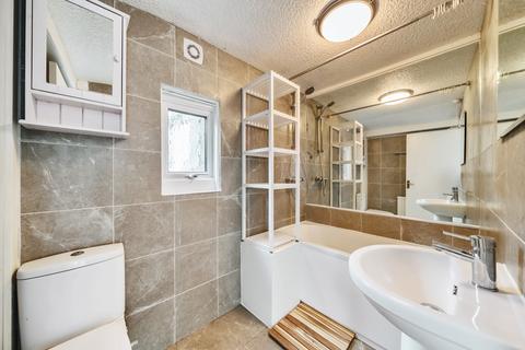 164 Burrage Road, London, SE18 7LA