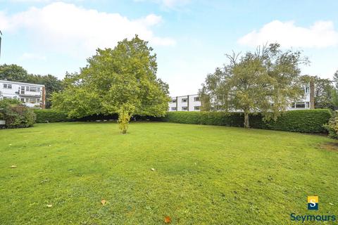 2 bedroom flat for sale, Hilgay, Surrey GU1