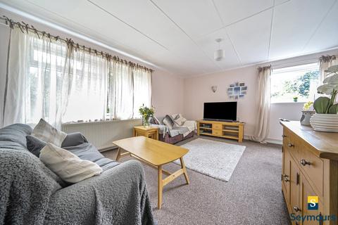 2 bedroom flat for sale, Hilgay, Surrey GU1