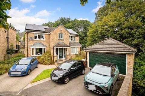 4 bedroom detached house for sale, Woodlea Avenue, Huddersfield, HD3