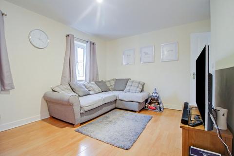 2 bedroom property to rent, Britten Road, Swindon SN25