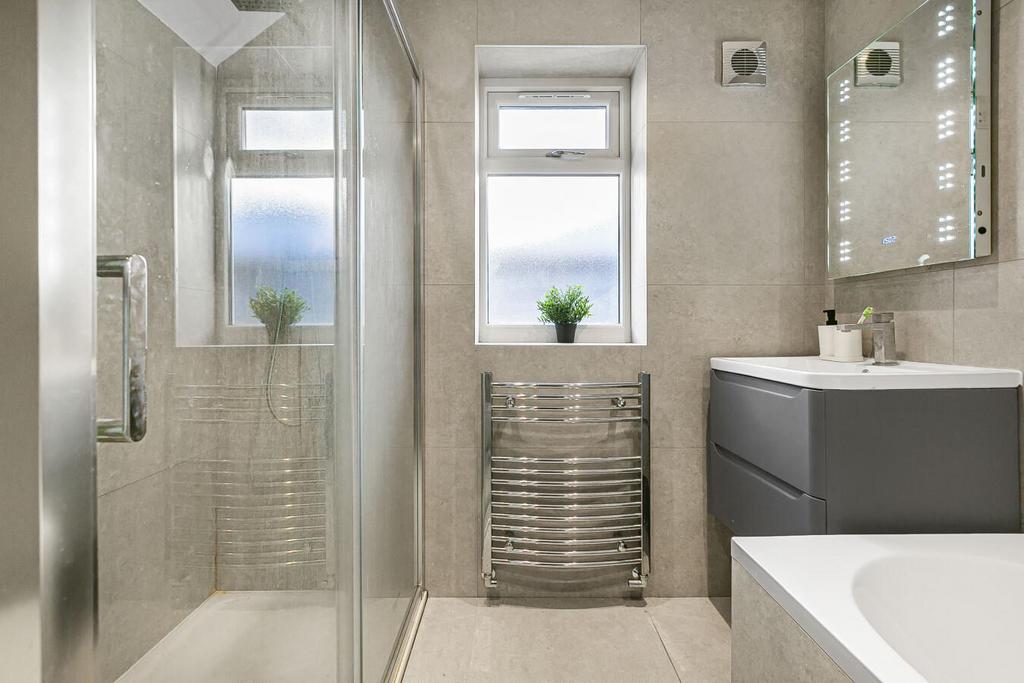 Bathroom with shower.jpg